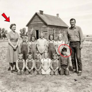 John Wayne received a letter from this teacher and did something no Hollywood star would do today… March 1961: a teacher in rural Montana asks her 12 students to write a single sentence to John Wayne.